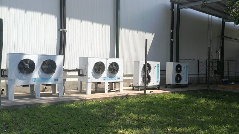 Unidades condensadoras instaladas en el exterior de la cámara