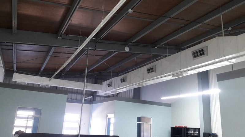 Ducto de climatización sobre la sala de proceso